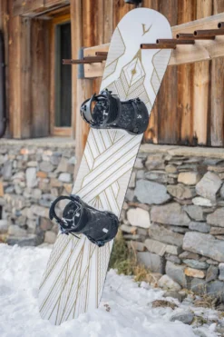 DJ Aguila White Art Deco 157 2023 Snowboard -Ski Apparatuur Winkel DSC09611 aa810cc6 c963 4890 9bfd 50c342641da4