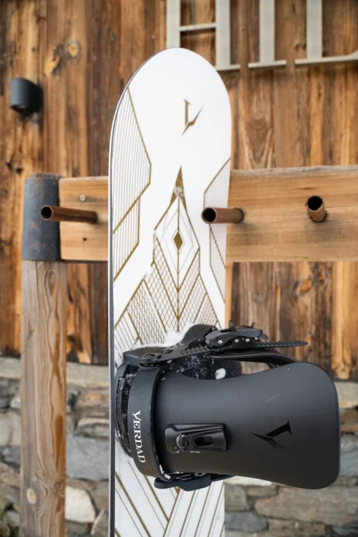 DJ Aguila White Art Deco 155 2023 Snowboard + V Pro Black Bindingen Snowboard Set - Afbeelding 4