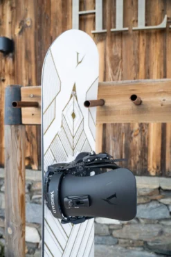 DJ Aguila White Art Deco 157 2023 Snowboard -Ski Apparatuur Winkel DSC09628 f7fc779a 276a 4a0d 805b f5f064182f06