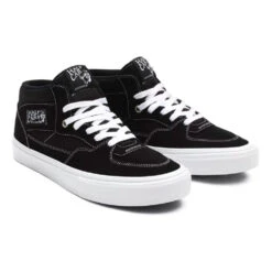 Vans Skate Half Cab Black/White -Ski Apparatuur Winkel Vans Skate Half Cab Black White Side