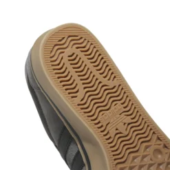 ADIDAS Adiease Grey Four / Core Black / Gum -Ski Apparatuur Winkel adidas adiease grey four core black gum heel