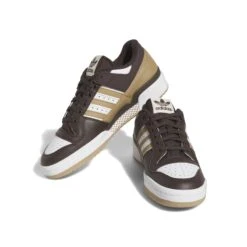 ADIDAS Forum 84 Low ADV Dark Brown / Ecru Tint / Cloud White -Ski Apparatuur Winkel adidas forum 84 low adv dark brown ecru tint cloud white overview