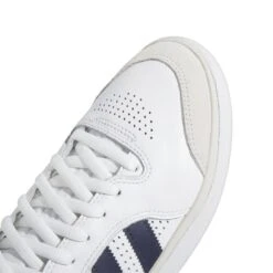 ADIDAS Tyshawn Cloud White / Collegiate Navy / Grey One -Ski Apparatuur Winkel adidas tyshawn cloud white collegiate navy grey one tip