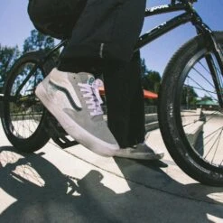 Vans Peraza BMX Style 114 Grey/White -Ski Apparatuur Winkel vans peraza bmx style 114 greywhite bike